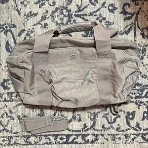 Gal Meets Glam traveler Bag